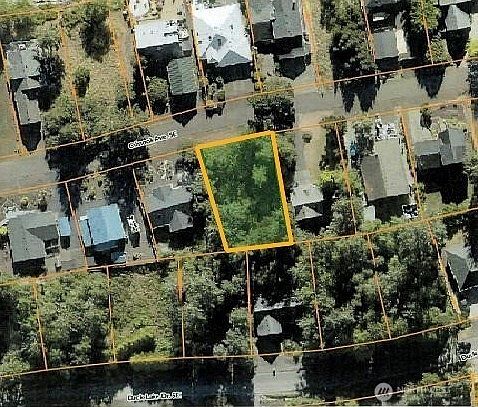 1st image of 569 SE Chinook Avenue