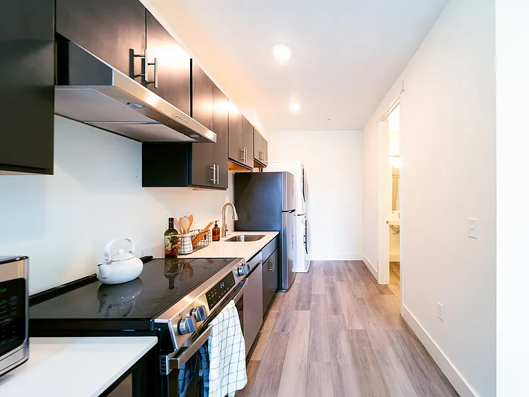 Janie Apartments — Photo 8