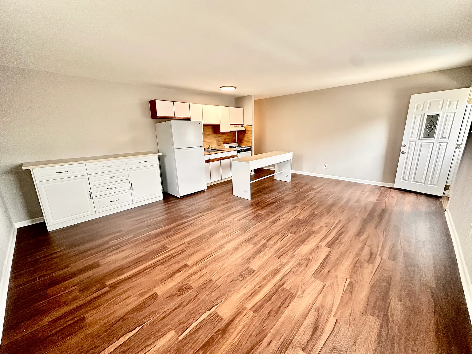 2 bed, 1200 sqft, $1,650 — Photo 2