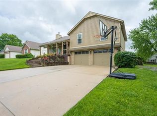 625 SW Lemans Ln, Lees Summit, MO 64082