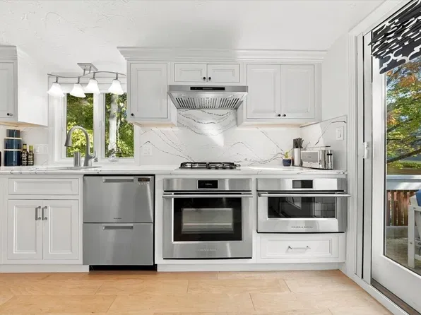 25 Grove Ave, Hingham, MA 02043
