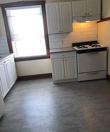 4th image of 2217 W Byron St #2E