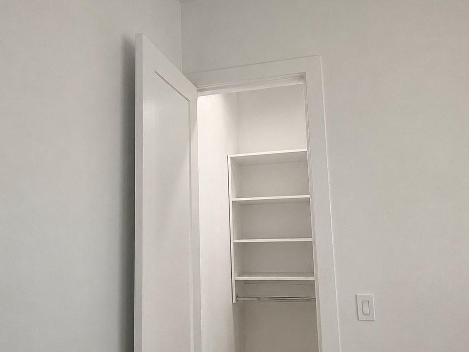 1st image of 15584 89b Ave