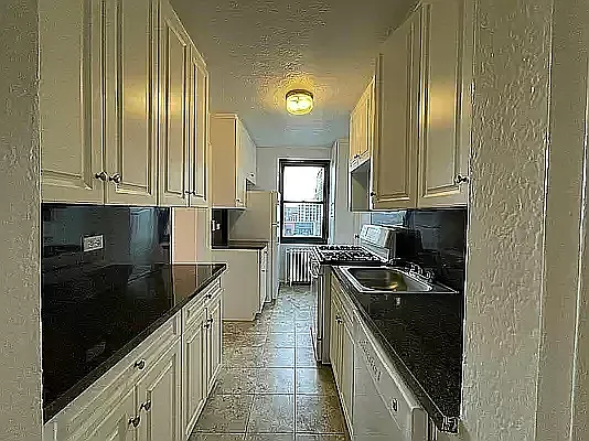 2728 Henry Hudson Pkwy #A44 — Photo 7