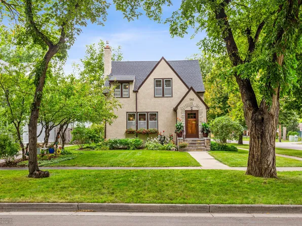 1262 4th St N, Fargo, ND 58102