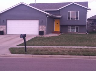 2213 S Mary Beth Ave, Sioux Falls, SD 57106