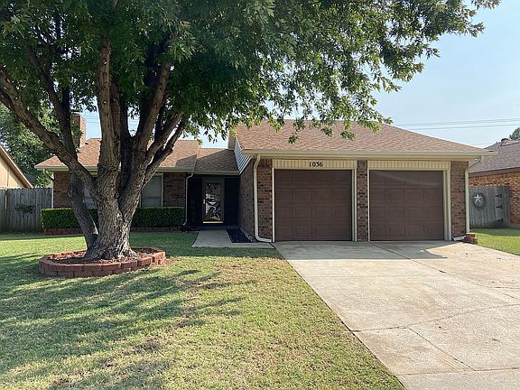 5th image of 1036 Royal Ln