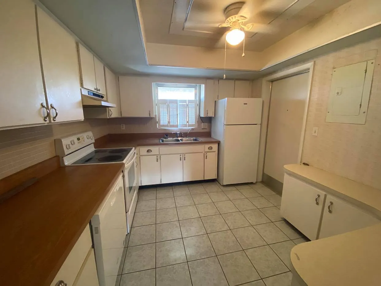 198 Joel Blvd #8 - 8 — Photo 4
