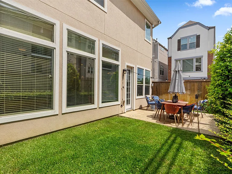 1407 Devonshire Manor Ln — Photo 30