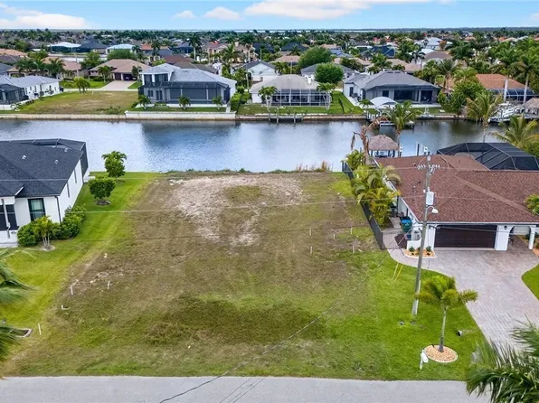 2856 SW 26th Place Cpe, Coral, FL 33914