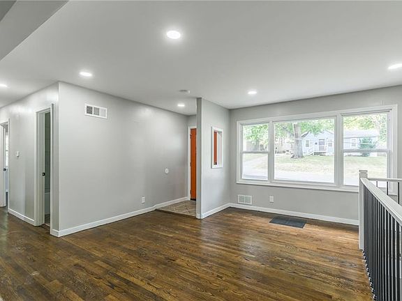 4th image of 4527 Greeley Ave