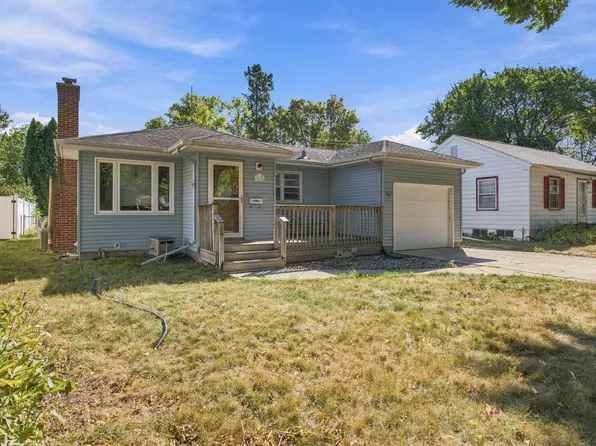 1614 6th St S, Fargo, ND 58103
