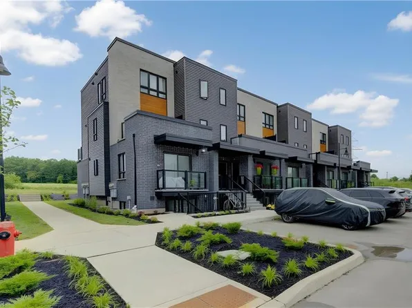 235 Chapel Hill Dr #14, Kitchener, ON N2R 1N3