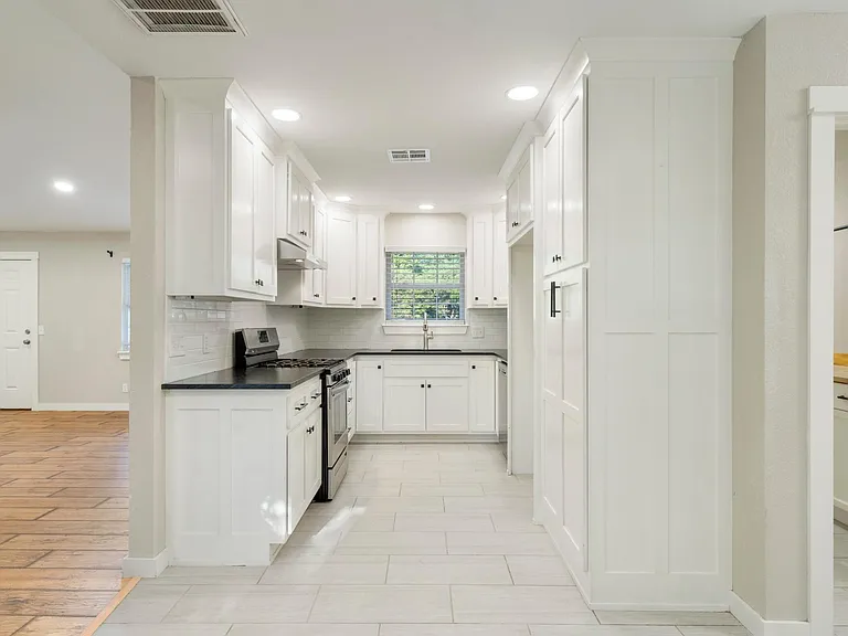 1811 S 148th West Ave — Photo 17