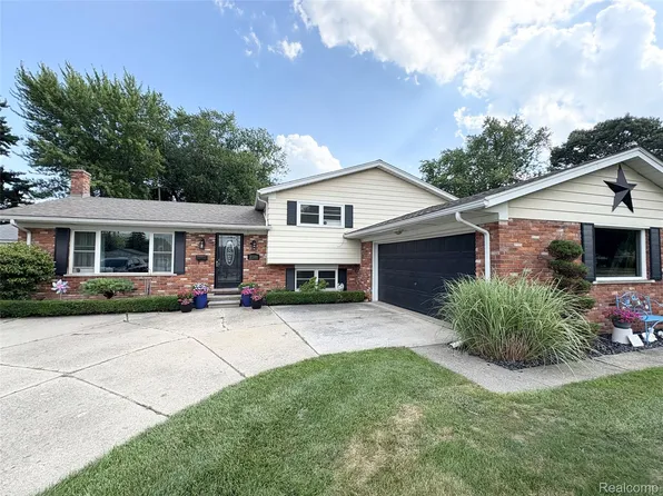 21100 Martin Rd, Saint Clair Shores, MI 48081