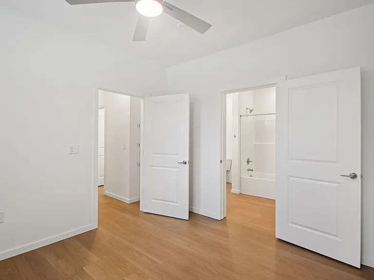 Portland Place Apartments — Photo 13