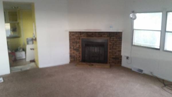Living romm with fire place