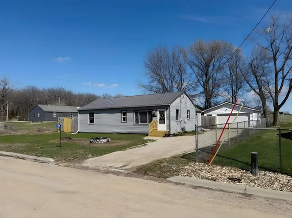 309 Elaine Dr, Waterloo, IA 50707