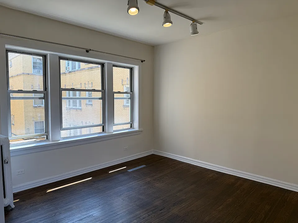 4006 N Kenmore Ave #2S