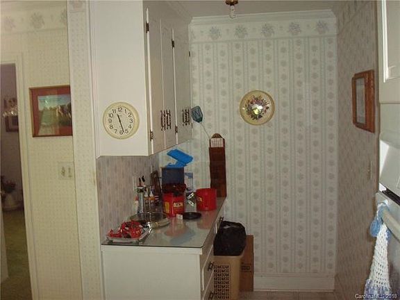 5th image of 1730 Montclair Ave