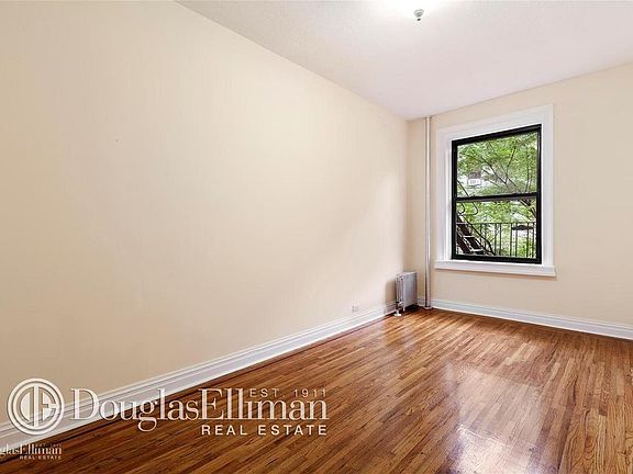 5th image of 414 W 44th St APT 3D