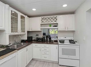 6886 N Kendall Dr #405, Miami, FL 33156
