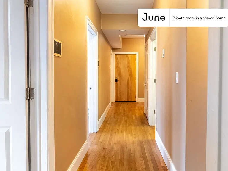 1592 Beacon St #D — Photo 14