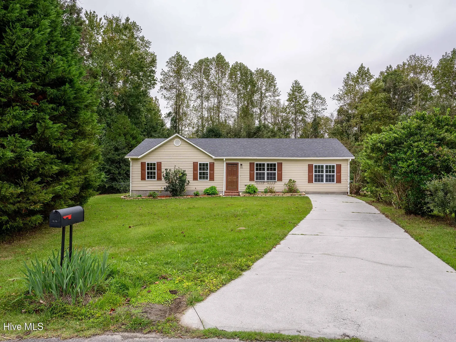 3 bed, 2.0 bath, $1,500 — Photo 2