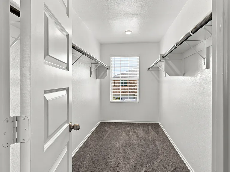 944 Ravenwood Ln — Photo 30