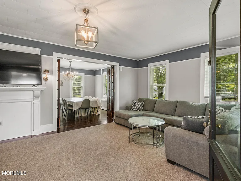 496 W Park Ave — Photo 4
