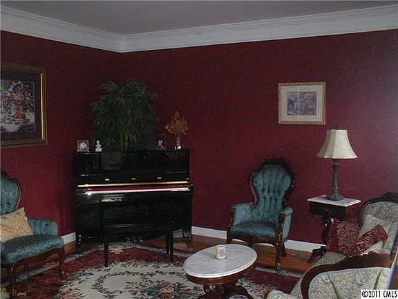 Home for Sale in Matthews, North Carolina $295,000