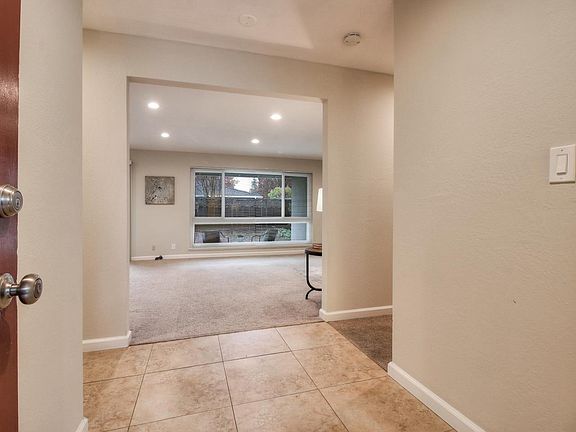 3rd image of 1593 Waxwing Ave