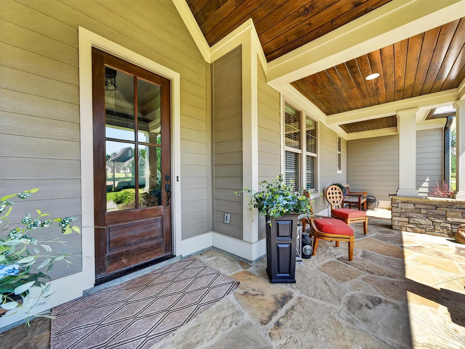 4 bed, 3.0 bath, 2463 sqft, $3,400 — Photo 3