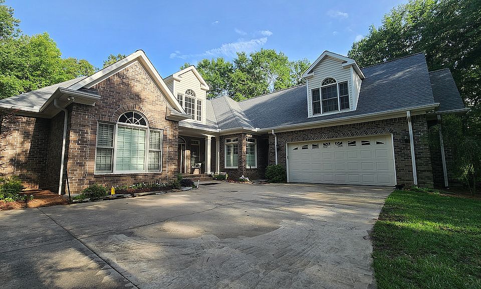 1st image of 138 Churchill Dr