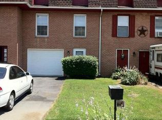 70 Meadowcreek Dr, Chambersburg, PA 17202