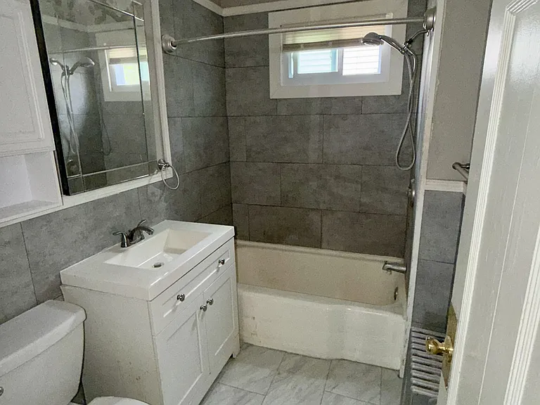 58-60 Sidney St #58 — Photo 5