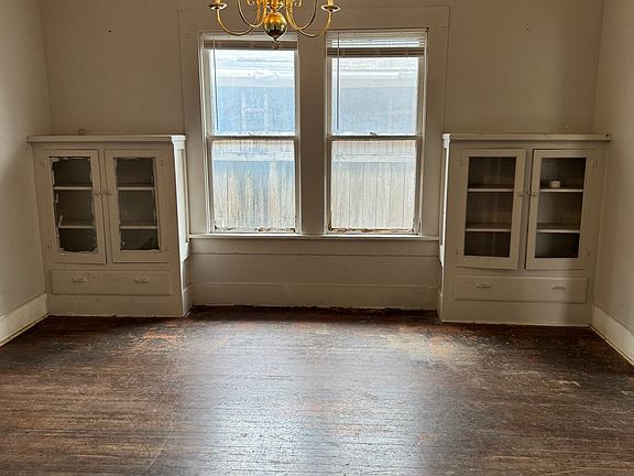 4th image of 318 Devine St