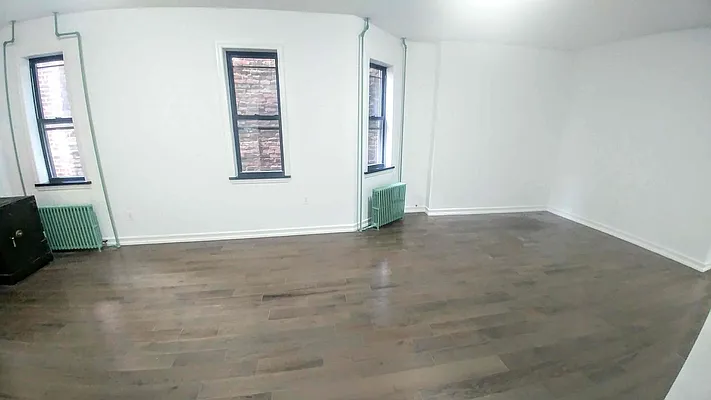 Rented by Downtown Mgt & Realty LLC | media 3