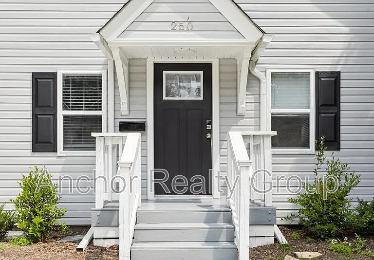 250 N 4th St #2 — Photo 6