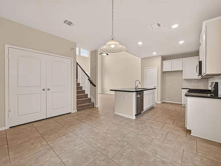 6126 Prince Place Dr — Photo 10