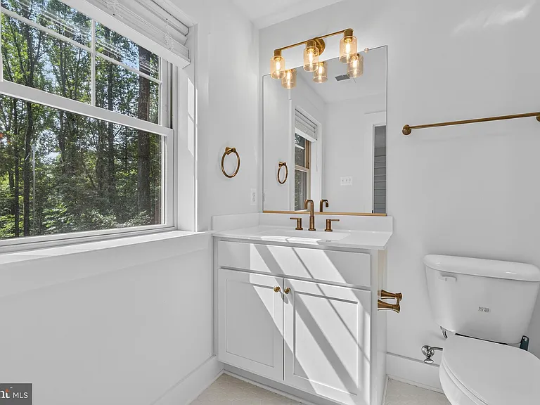 1490 Thurston Rd — Photo 34
