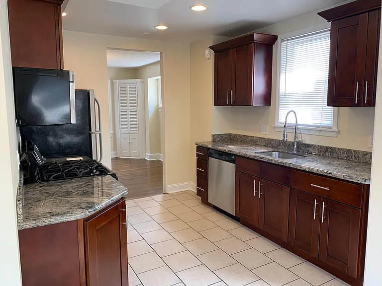 2228 S Taylor Rd — Photo 5