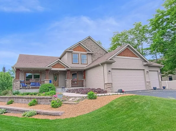 600 Topaz Ln, Hudson, WI 54016