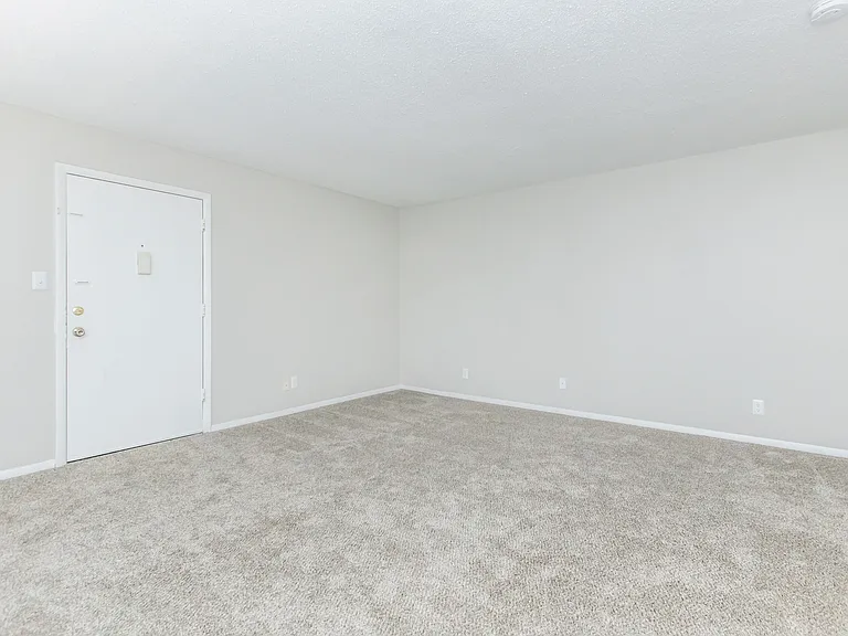 Sandlin Villas Apartments — Photo 18