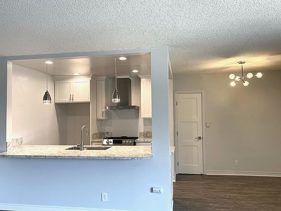 5th image of 2525 Carson St #24