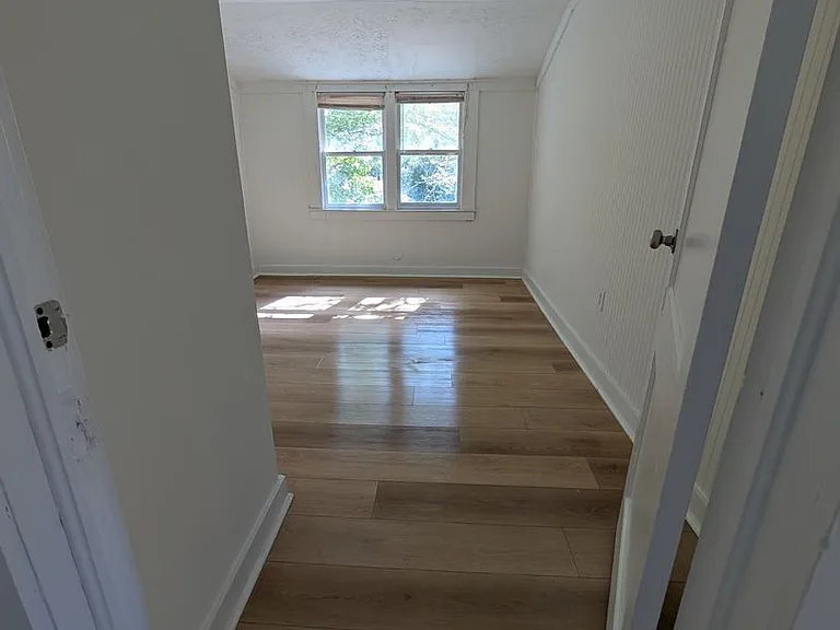 1613 Dewitt St — Photo 8
