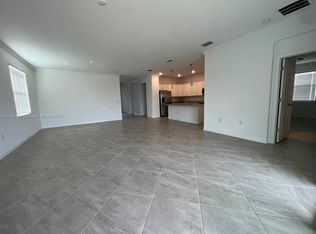 2102 Hamlin St, Naples, FL 34120