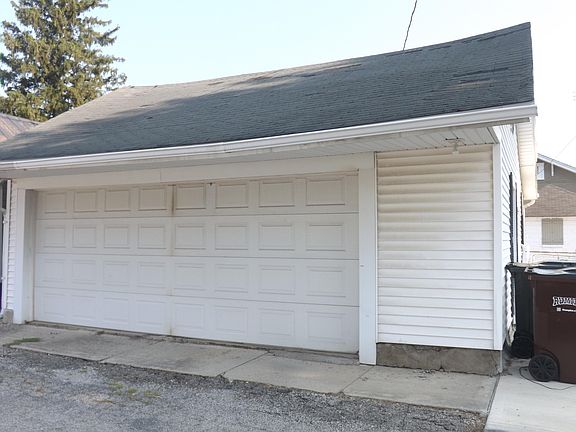 2nd image of 220 S Wayne St