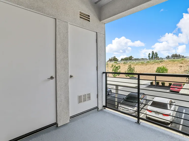 Tesoro Apartments — Photo 58