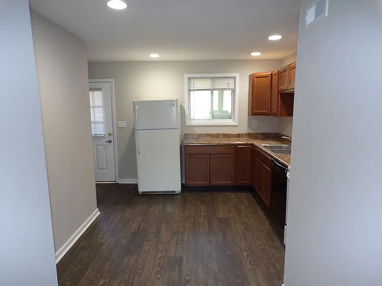 1500-1514 Schiller Ave — Photo 2